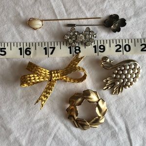Vintage brooches lot of 6